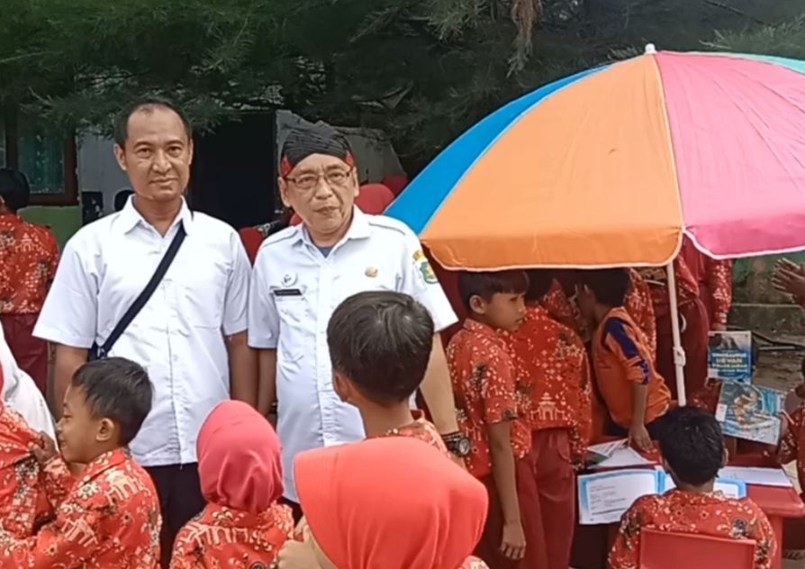 Perpus Keliling Dinas Perpustakaan dan Kearsipan Sumenep Hadir di SDN Panaongan III Pasongsongan
