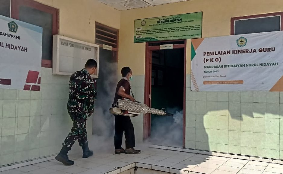 Harapkan Jauh Dari Penyakit DBD, Babinsa 0827/12 Dasuk Dampingi Nakes Pogging, Kamis (09/05/2024)