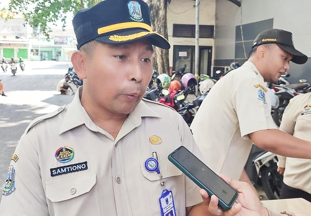 Kepala Samsat Sumenep Bapenda Jatim, Samtiono Saat Dikonfirmasi Awak Media, Selasa (14/05/2024)
