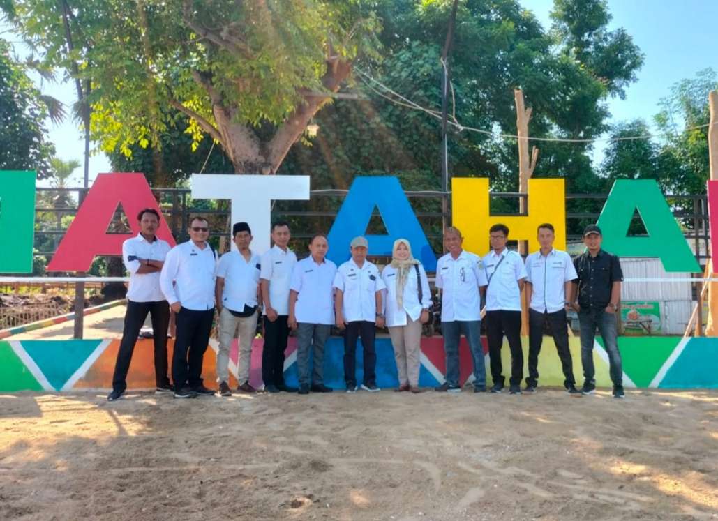 Dinas Kebudayaan Pemuda Olahraga dan Pariwisata (Disbudporapar) Kabupaten Sumenep, saat menggelar pembinaan Pokdarwis tahun 2024, di Spot Pancing Pantai Matahari Desa Lobuk. Rabu (15 Mei 2024)