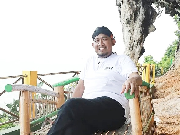 Bupati Sumenep Achmad Fauzi Wongsojudo, SH, MH Saat Menikmati Pulau Gili yang di Kecamatan Dungkek