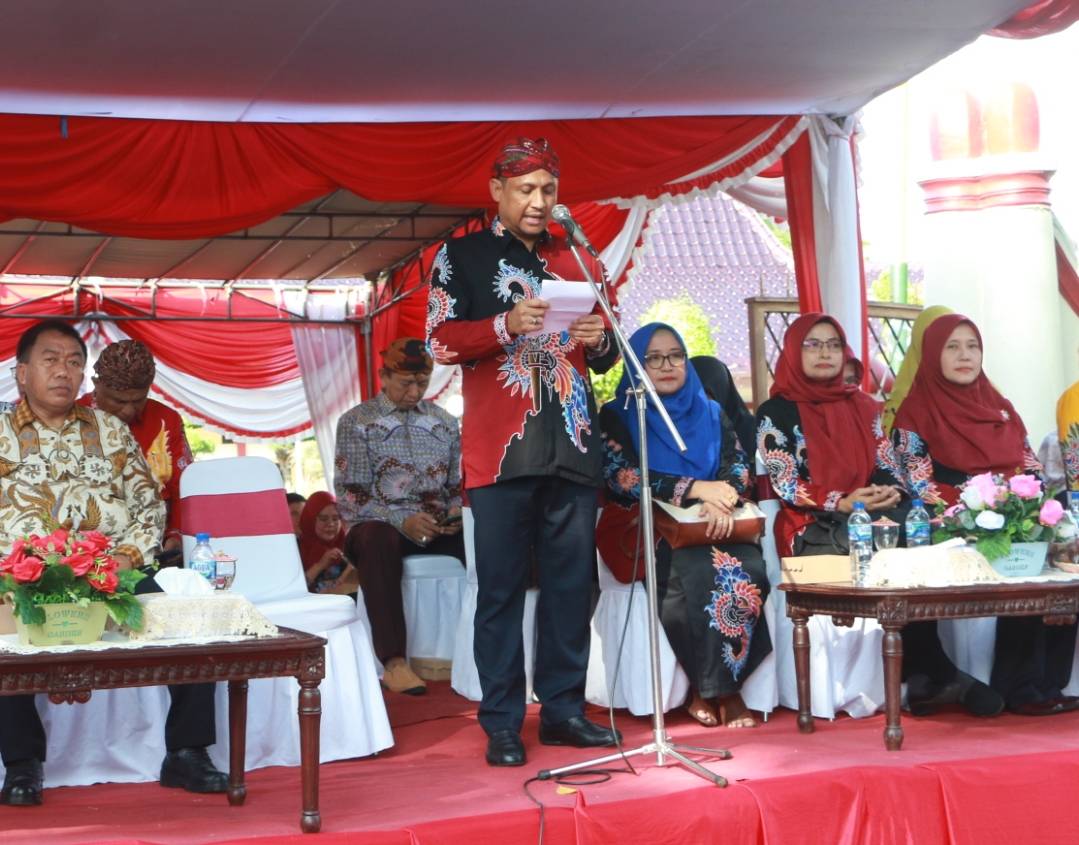 Kadisdik Sumenep Agus Dwi Saputra, S.Sos, MSi Saat Memberikan Sambutan Pada Festival Tan Pangantanan Dhe' Nong Dhe' Ne' Nang Tahun 2024