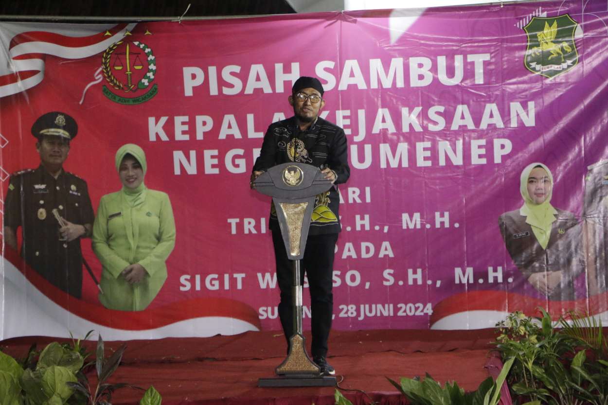 Bupati Sumenep Achmad Fauzi Wongsojudo, SH, MH Saat Memberikan Sambutan Pada Acara Pisah Sambut Kajari Sumenep