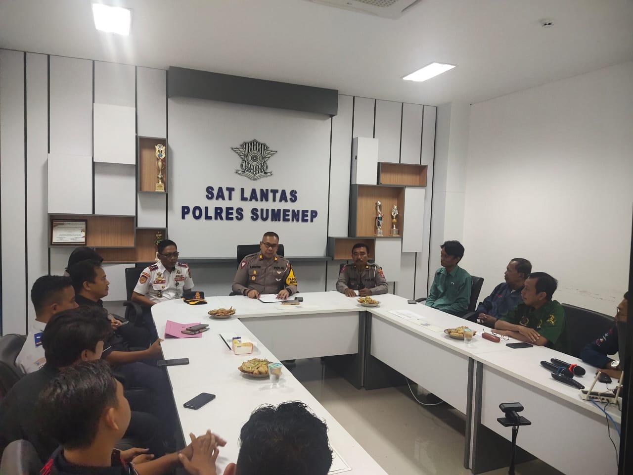 Tekan Kecelakaan Bus Pariwisata, Satlantas Polres Sumenep dan Dishub Gelar Rakor Bersama PO Bus, Senin (03/06/2024)