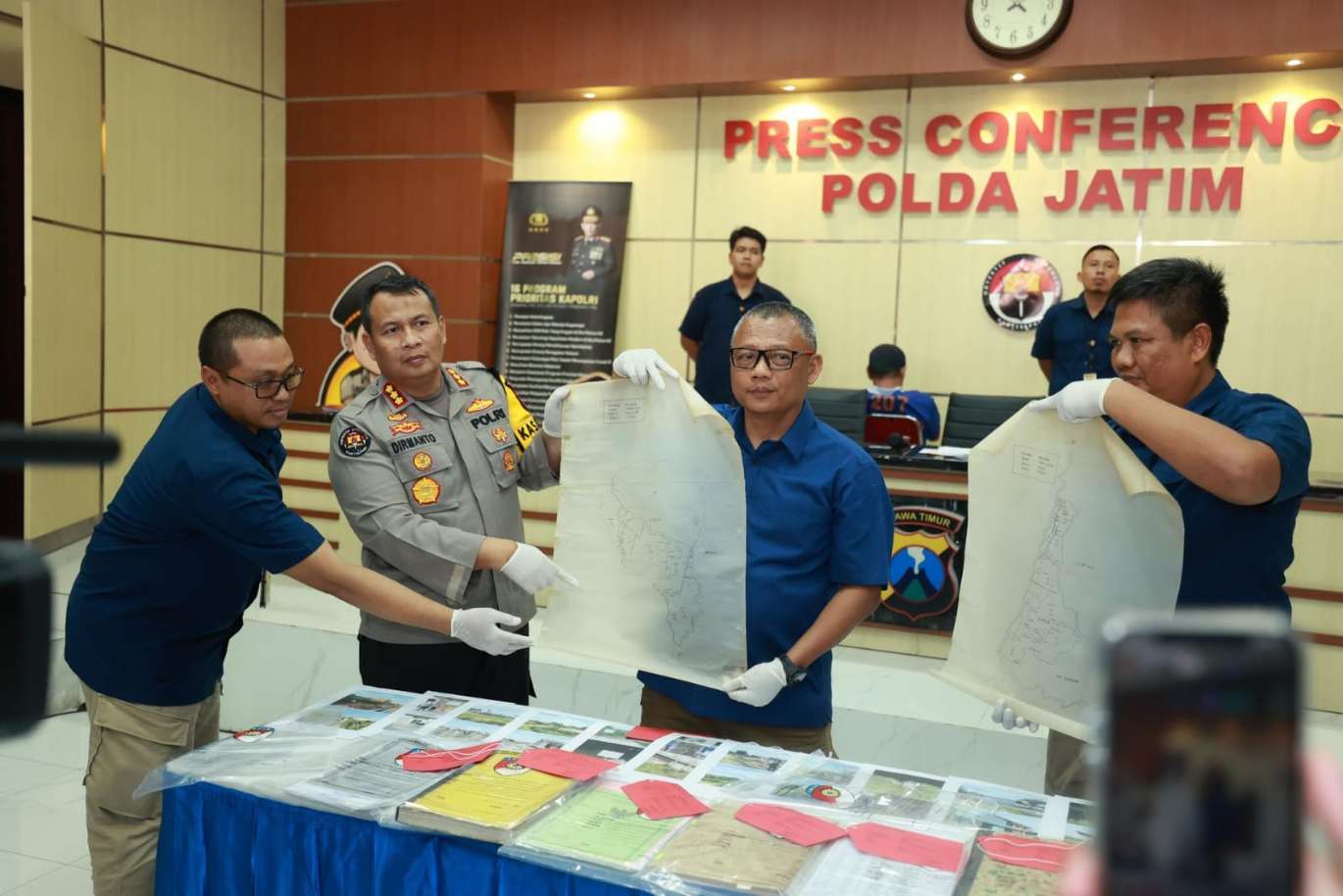 Subdit Tipikor Ditreskrimsus Polda Jatim Rilis Pengungkapan Kasus Mafia Tanah di Sumenep
