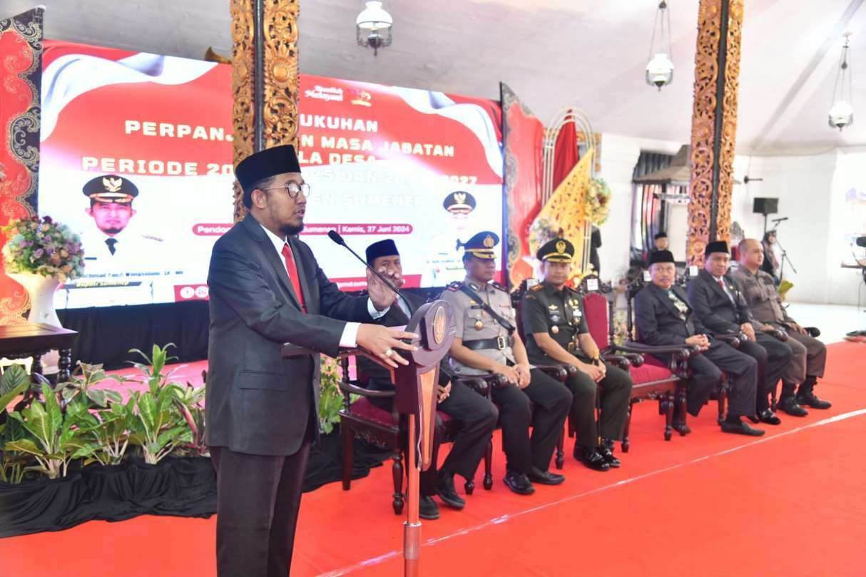 Bupati Achmad Fauzi Wongsojudo, SH, MH Saat Memberikan Sambutan Pada Acara Pengukuhan dan Penyerahan SK Perpanjangan Masa Jabatan Kades, Kamis (27/06/2024)