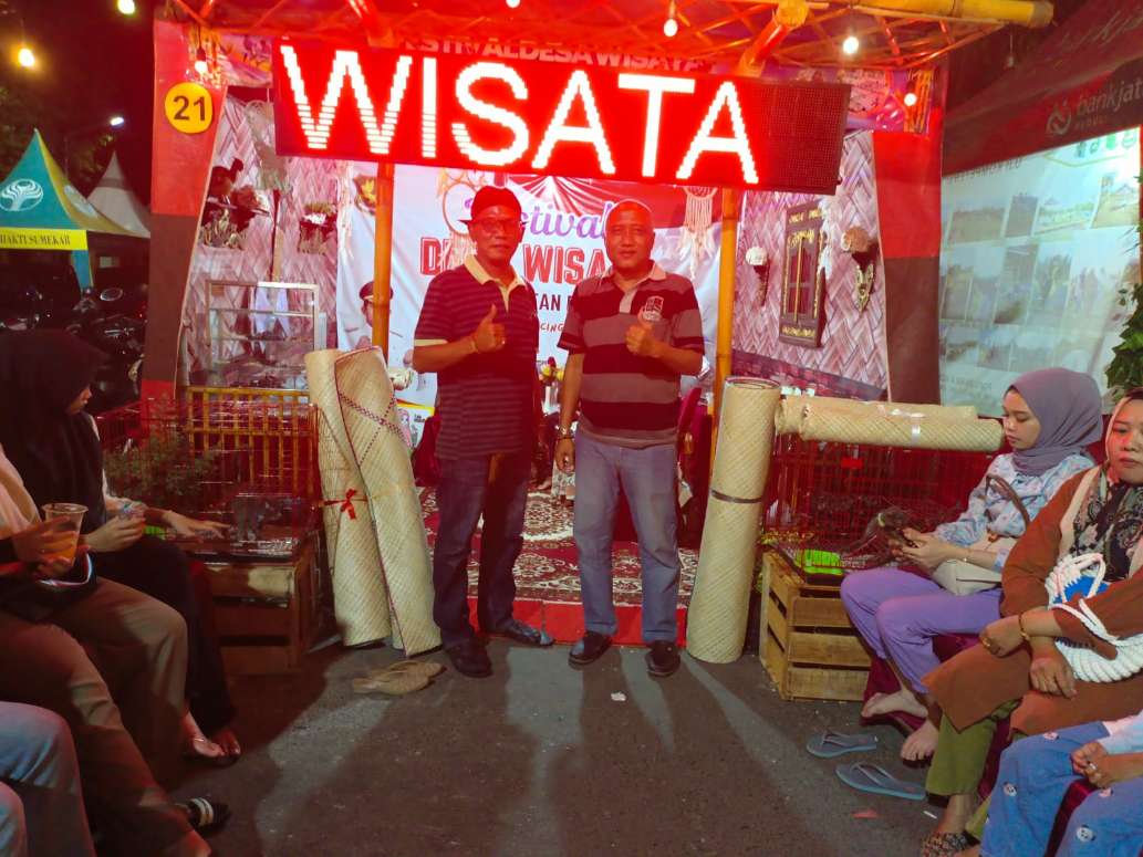 Camat Raas Subiyakto, SH, MH dan Sekcam Raas di Stand Kecamatan Raas di Festival Desa Wisata 2024