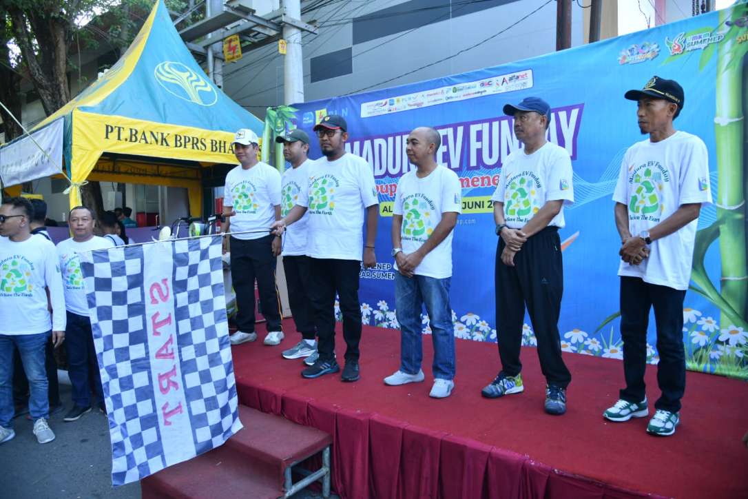 Bupati Achmad Fauzi Wongsojudo Didampingi Forkopimda Sumenep Melepas Parade Sepeda Listrik, Minggu (30/06/2024)