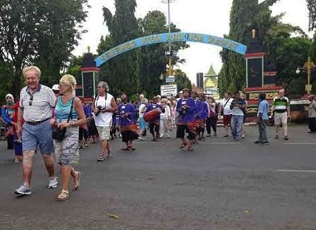 Wisatawan Domestik Ataupun Mancanegara 