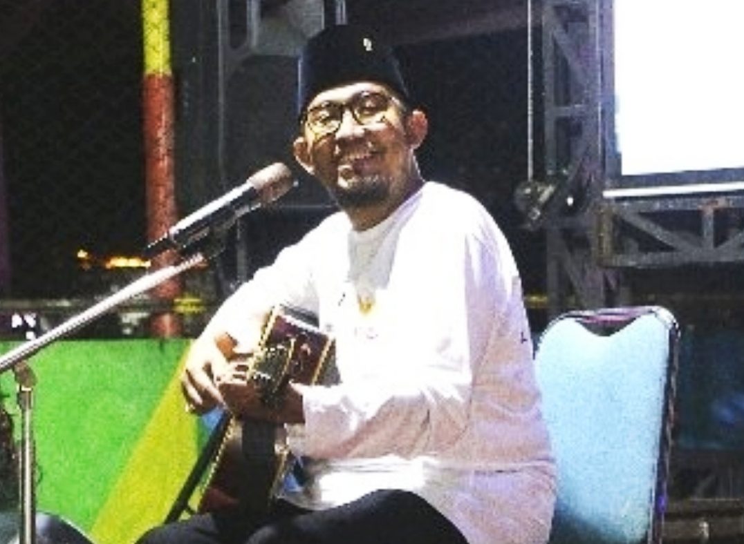 Bupati Sumenep Achmad Fauzi Wongsojudo, SH, MH Saat Menyanyi Lagu Terbarunya 