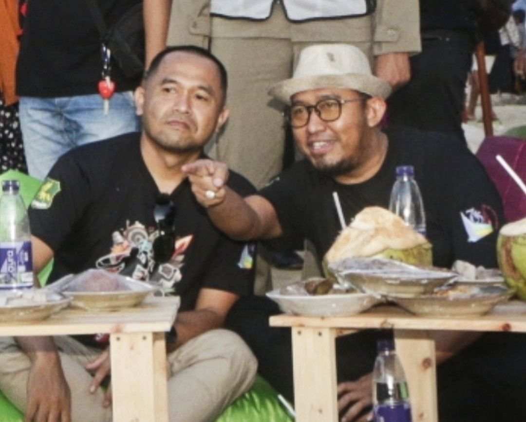 Dandim Sumenep Bersama Bupati Achmad Fauzi Wongsojudo Di Acara Festival Ojung 2024 di Pantai Badur Desa Badur Kecamatan Batuputih, Sabtu (08/06/2024)