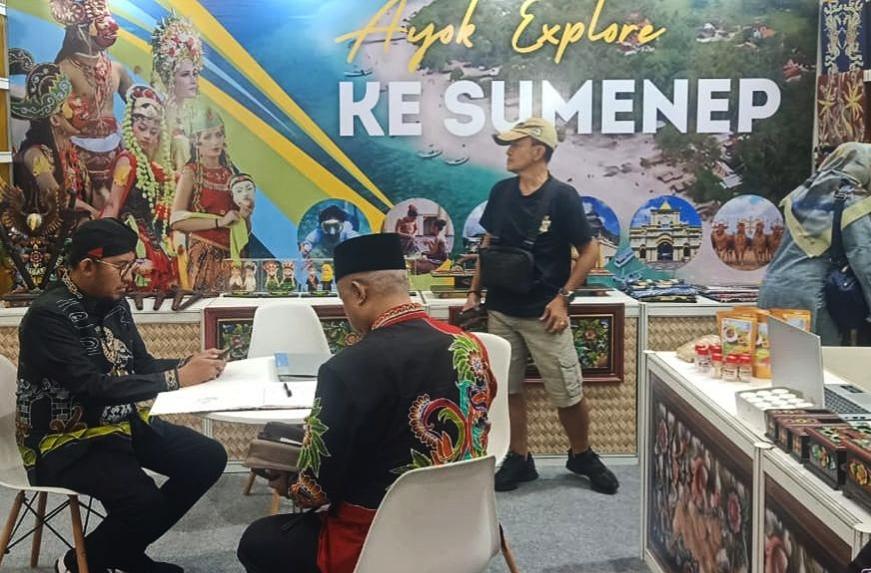 Bupati Sumenep Achmad Fauzi Wongsojudo, SH, MH Bersama Kadisbudporapar Sumenep Moh Iksan SPd MT Di Ajang Gebyar Wisata Nusantara Expo 2024 Jakarta Convention Center