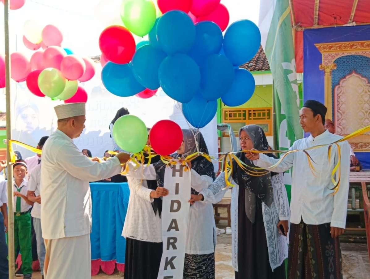 Gunting Pita Dan Lepas Balon oleh Nyai Shulhah Syarifah Tandai Pembukaan HIDAR ke-56