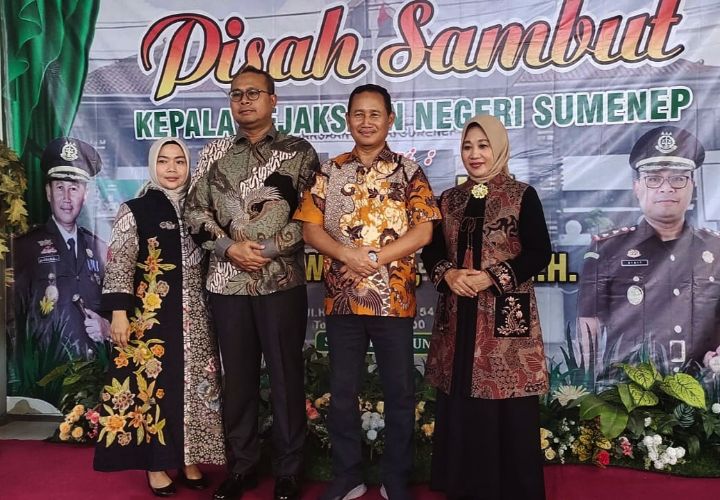 Potret acara pisah sambut Kejari Sumenep yang berlangsung di halaman Andha' Asor Pendopo Agung Keraton Sumenep, Jumat (28/6) malam