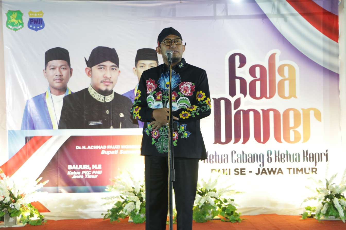 Bupati Sumenep Dr. H. Achmad Fauzi Wongsojudo, SH, MH Saat Memberikan Sambutan di Acara Gala Dinner Bersama PMII se-Jatim di Halaman Andhap Asor Pendopo Keraton Sumenep, Jum'at (26/07/2024) malam