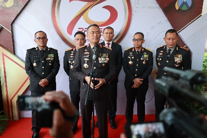 Kapolda Jatim Irjen Pol Drs Imam Sugianto, MSi Memberikan Konferensi Pers Usai Upacara HUT Bhayangkara ke-78