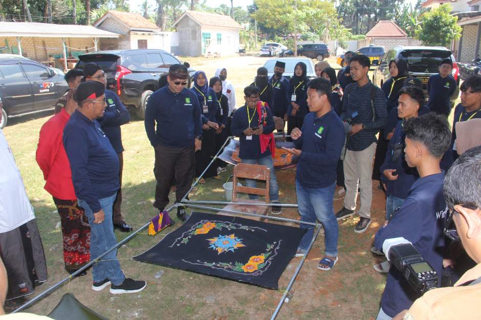 Kapolres Henri Noveri Santoso Berikan Apresiasi Launching Wirausaha Santri 2024 oleh Pemkab Sumenep