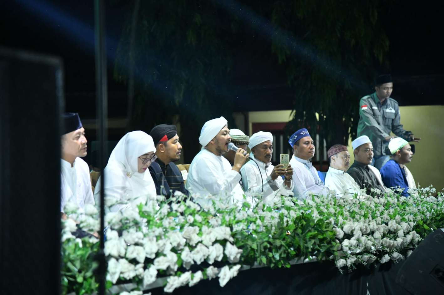 Hadirkan Majelis Pemuda Bersholawat At-Taufiq, Pemkab Gelar Sumenep Bersholawat Dihadiri Ribuan Umat Islam, Selasa (16/07/2024)