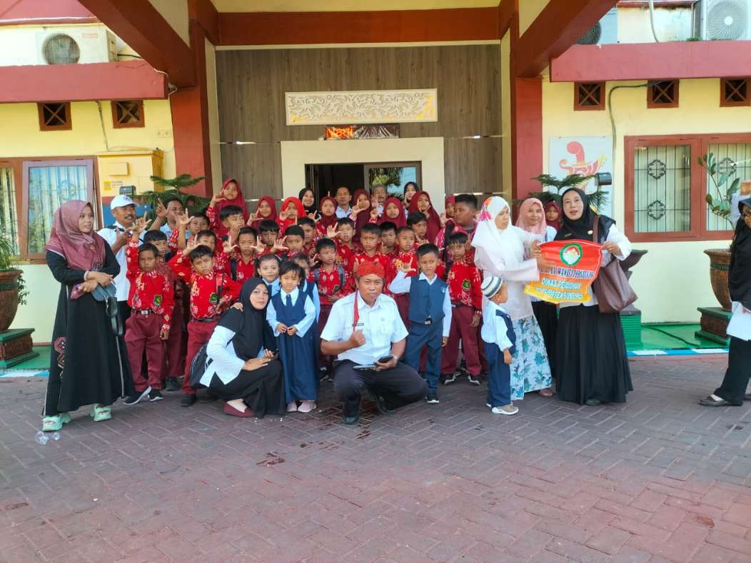 Siswa SDN Lanjuk I Kecamatan Manding Kunjungi Dinas Perpusda Kabupaten Sumenep, Rabu (24/07/2024)