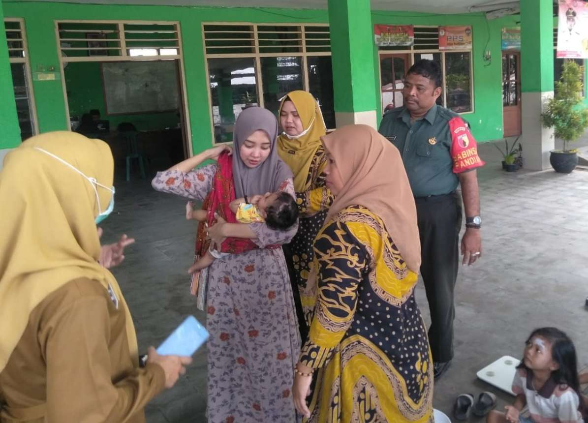 Cegah Stunting, Babinsa di Pandian Monitoring Posyandu Balita