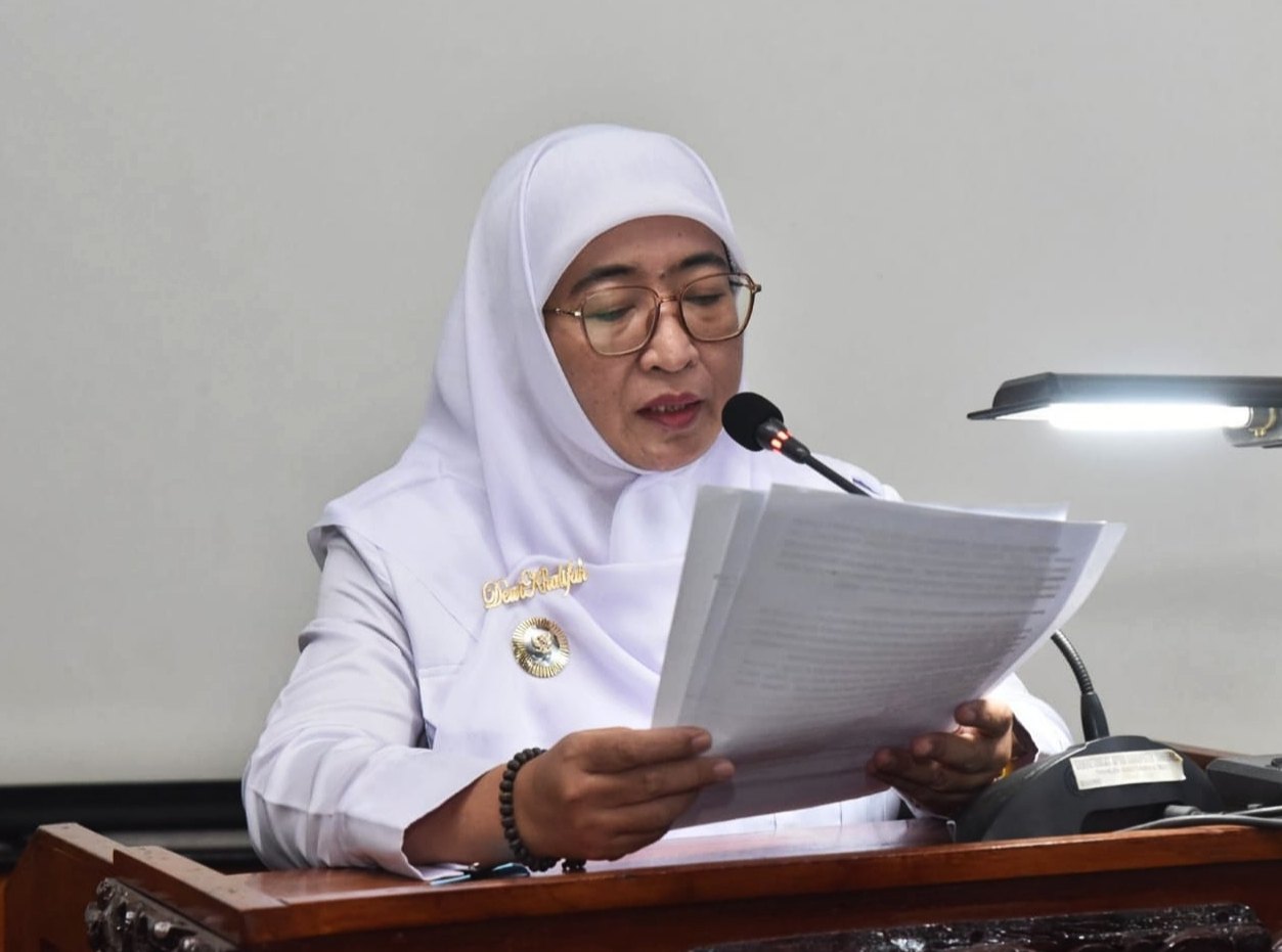 Wabup Sumenep Hj Dewi Khalifah, SH, MH, MPdi Saat Membacakan RPJPD di DPRD Sumenep, Rabu (03/07/2024)