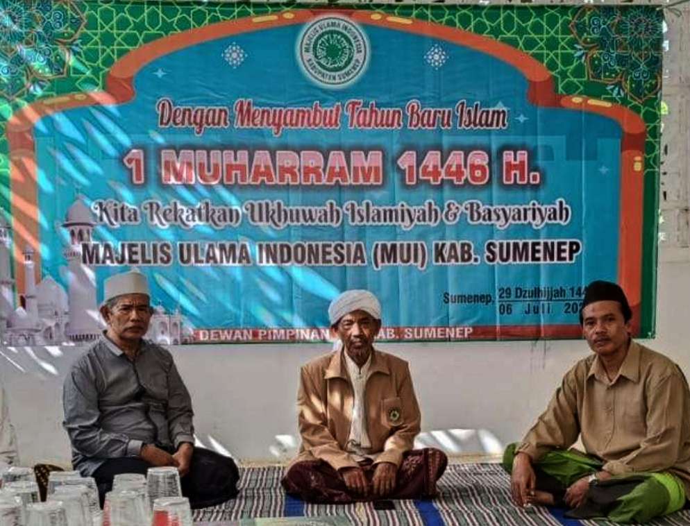 Ketua MUI Sumenep, KH. Mohammad Saleh Didampingi Pengurus MUI Sumenep di Gedung Kantor MUI Sumenep
