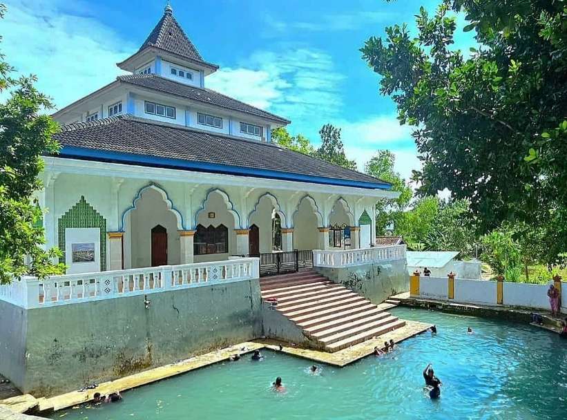 Keindahan Tersembunyi: Wisata Religi Sumber Mata Air Nyapar, Dasuk