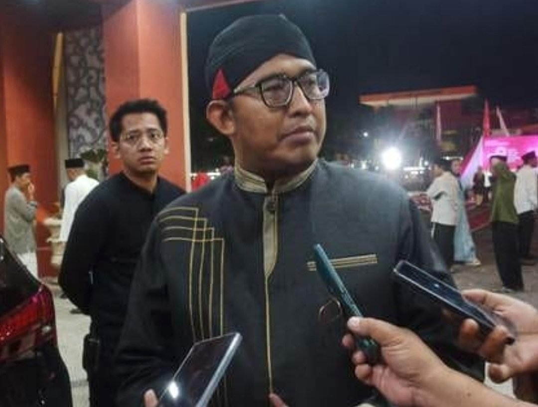 Bupati Sumenep Dr. H. Achmad Fauzi Wongsojudo, SH, MH Saat Dikonfirmasi Awak Media