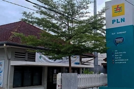 Kantor PLN ULP Sumenep di Jalan Urip Sumoharjo Desa Pabian Kecamatan Kota Sumenep