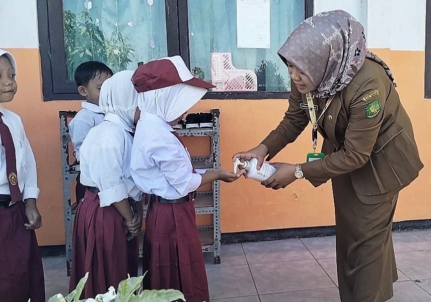 Suasana MPLS Yang Digelar SDN Panaongan III Berkolaborasi dengan Puskesmas Pasongsongan Kenalkan Pola Hidup Bersih dan Sehat kepada Siswa Baru, Senin (22/07/2024)