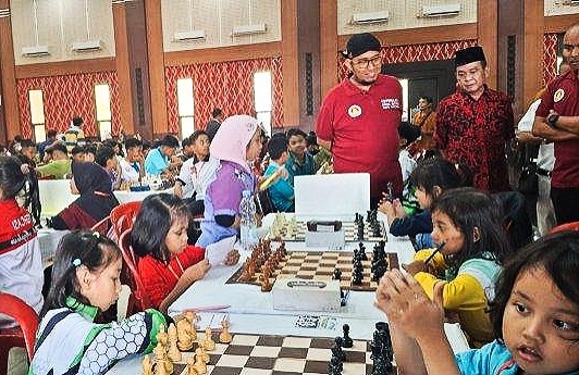 Ketua Percasi Jatim Dr. H. Achmad Fauzi Wongsojudo, SH, MH Usai Membuka Kejurprov ke-55 di Gedung Kesenian Kabupaten Blitar, Selasa (23/07/2024)