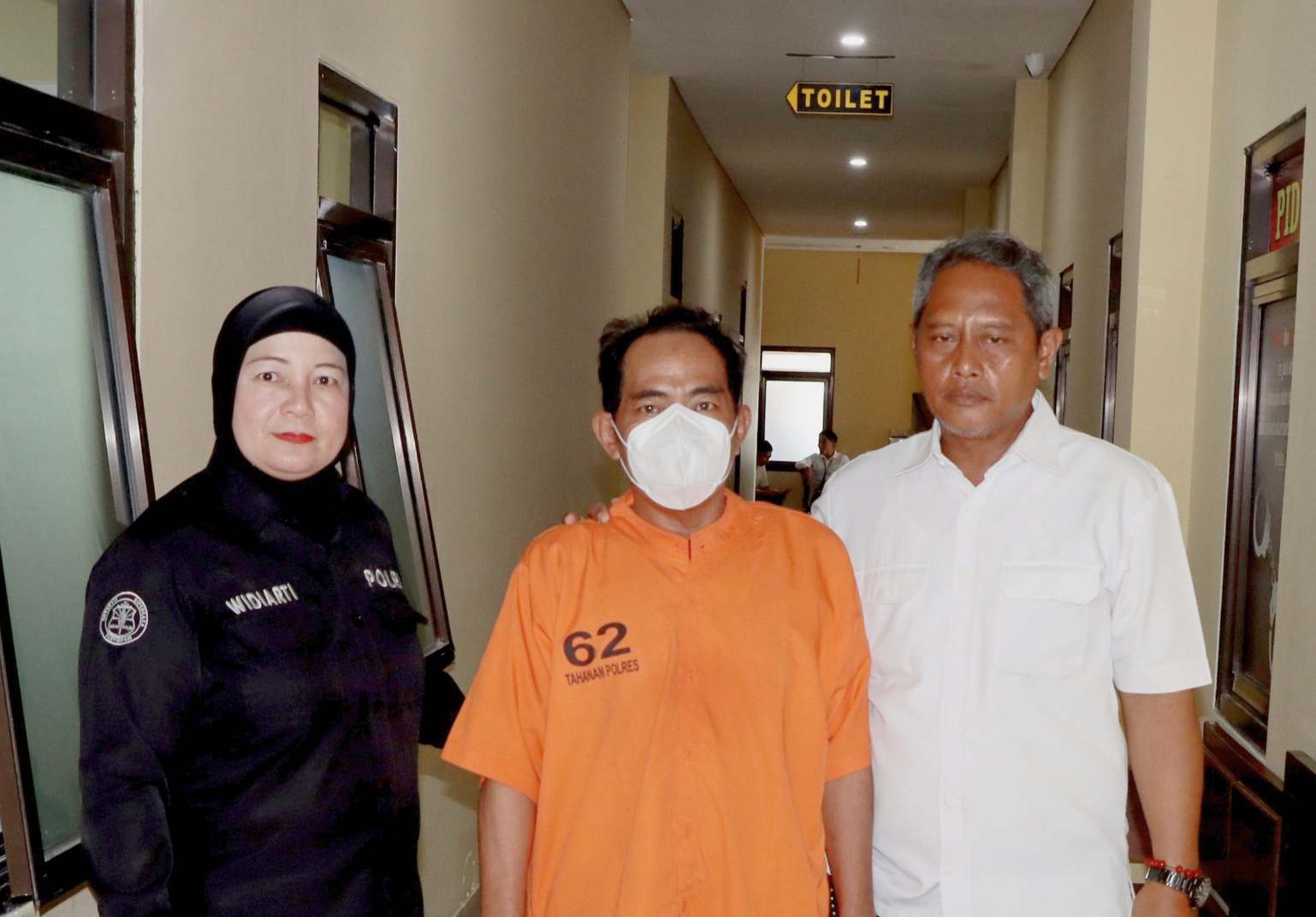 Tersangka Kasus Narkoba Didampingi Kasi Humas AKP Widiarti SH 