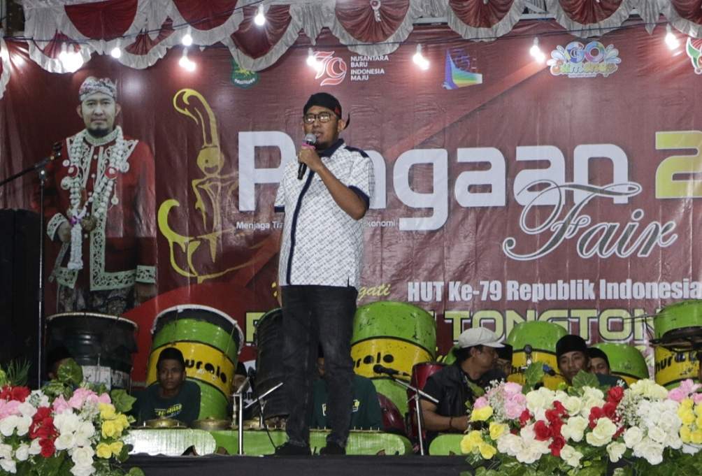 Bupati Sumenep Dr. H. Achmad Fauzi Wongsojudo, SH, MH Saat Memberikan Sambutan Pada Pembukaan Pragaan Fair dan Tong-Tong Serek 2024, Dilapangan Pragaan, Rabu (24/07/2024) Malam