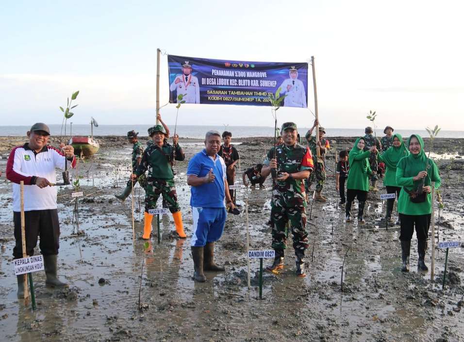 Satgas TMMD ke-121 Sumenep Tanam Ribuan Mangrove, Sabtu (03/08/2024)