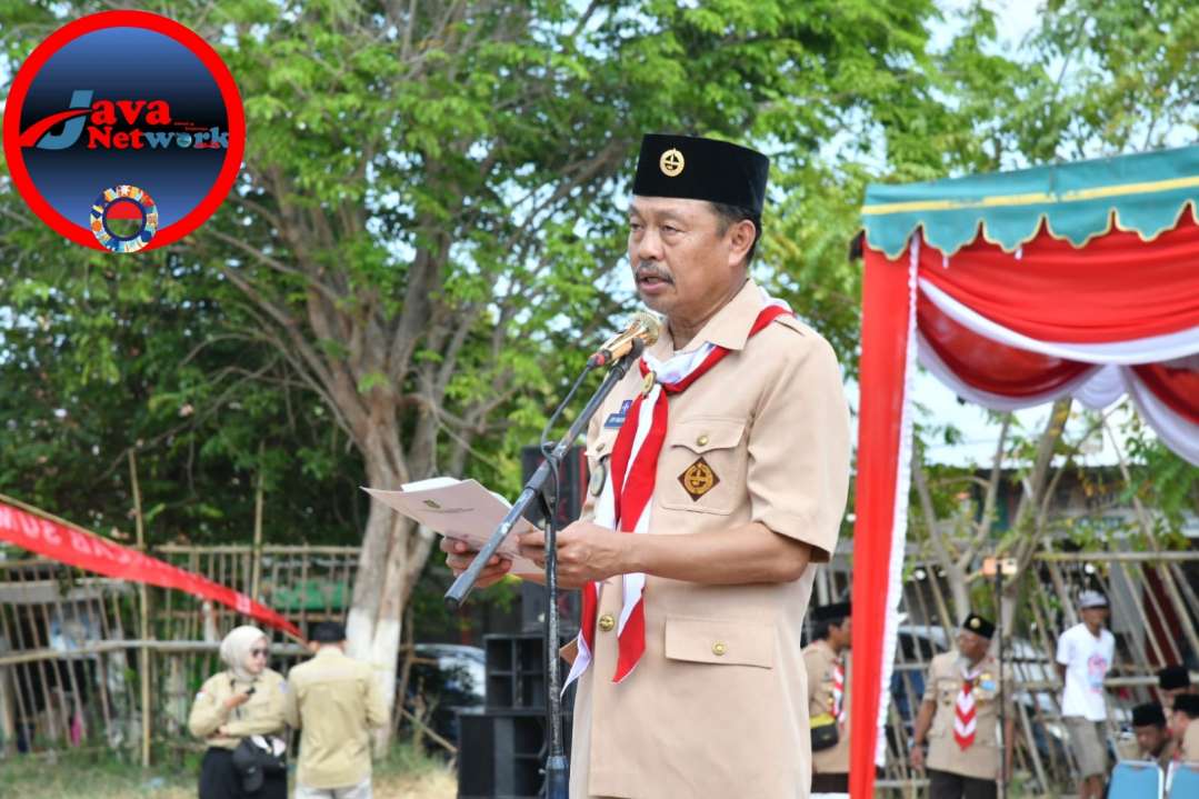 Sekretaris Daerah Kabupaten (Sekdakab) Sumenep Saat Memberikan Sambutan Pada Acara Apel Akbar HUT Pramuka ke-63 Tahun di Lapangan Adirasa Kalianget, Rabu (14/08/2024)