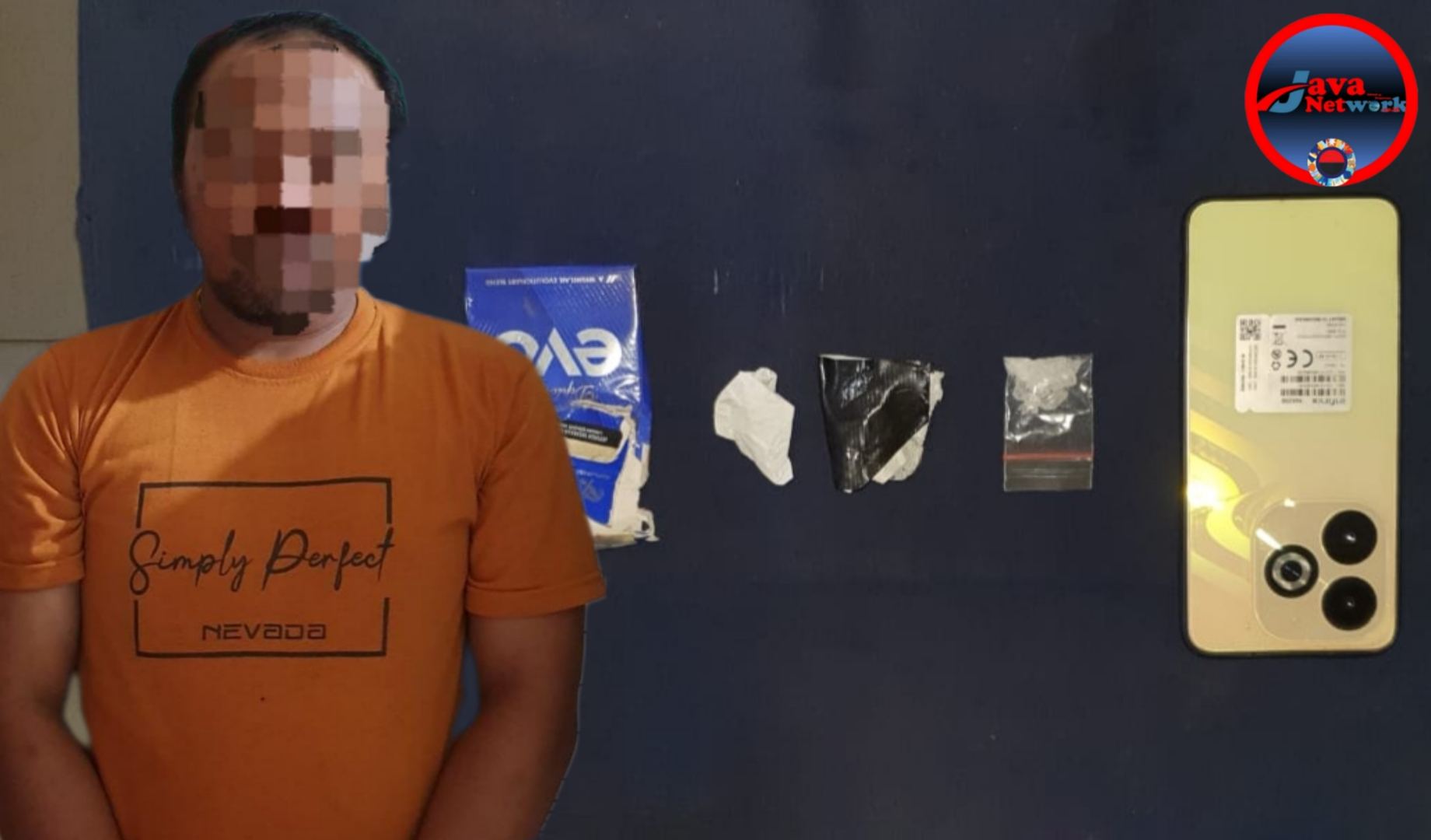 Pelaku Narkoba Berinisial SS Warga Dusun Belimbing Bulu Desa Pamolokan Kecamatan Kota Bersama BB Yang Diamankan Satresnarkoba Polres Sumenep