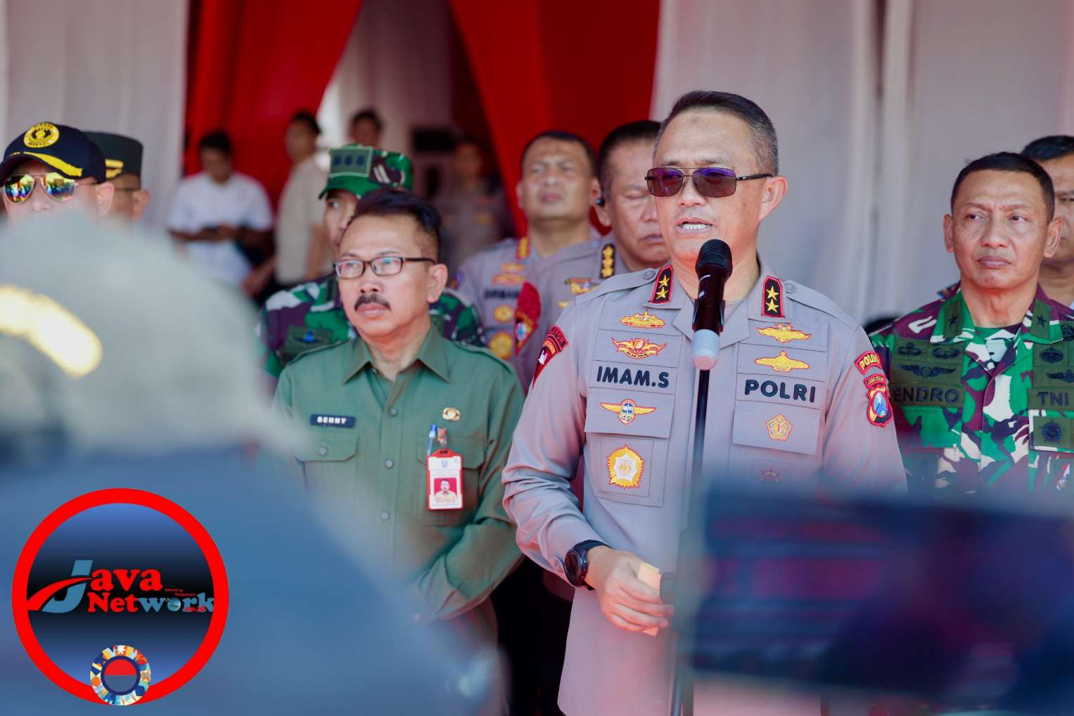 Kapolda Jatim Irjen Pol Drs Imam Sugianto, MSi Saat Memberikan Sambutan di Acara Simpamkota dan Deklarasi Damai. Sampang Madura Jawa Timur, Rabu (14/08/2024)