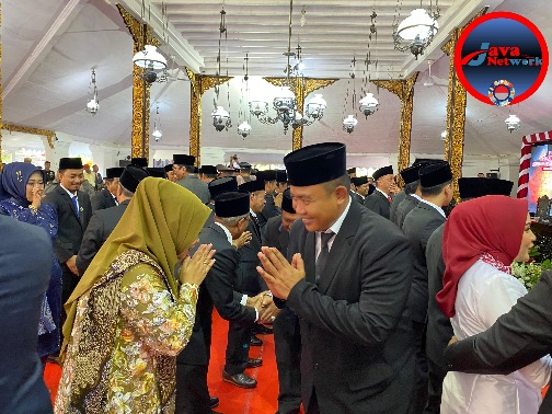 Suasana Karutan Sumenep Ridwan Susilo Amd IP MM Saat Menyalami Satu Persatu Anggota DPRD Sumenep Periode 2024-2029
