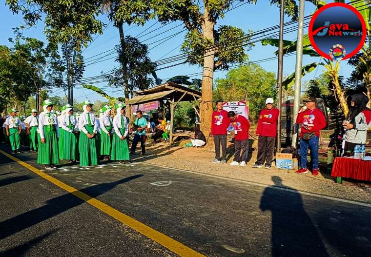 Meriahkan HUT RI ke-79, K3MI Manding Gelar Lomba Gerak Jalan MI se-Kecamatan Manding