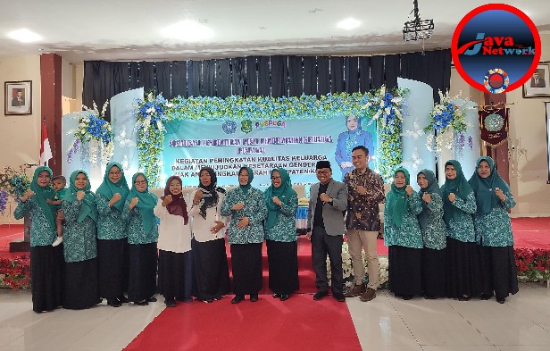 Ketua HIMPSI Sumenep Dr Zamzami Sabiq MPsi Foto Bersama Tim PKK Kabupaten Sumenep Usai Sosialisasi PUSPAGA