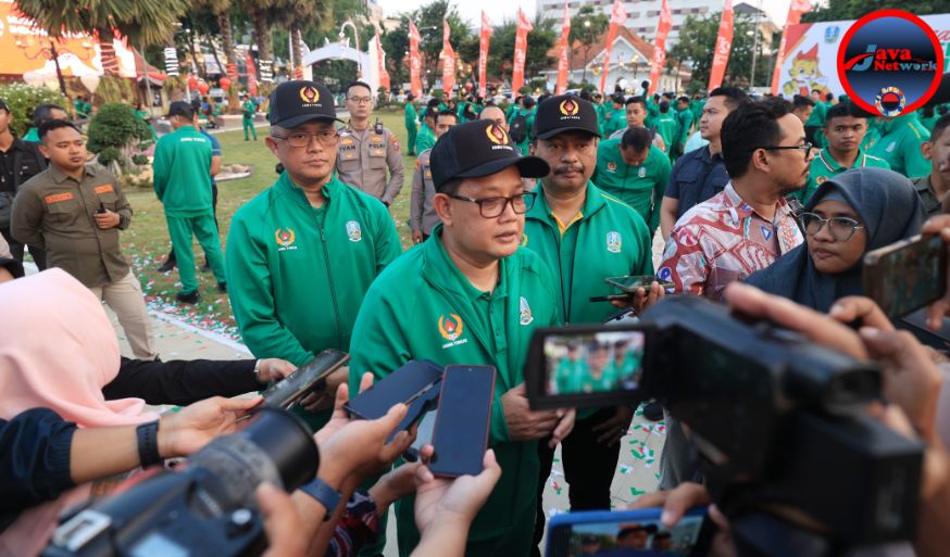 Berangkatkan Kontingen Jatim Berlaga di  PON XXI Pj Gubernur dan Kapolda Jatim Beri Motivasi Atlet