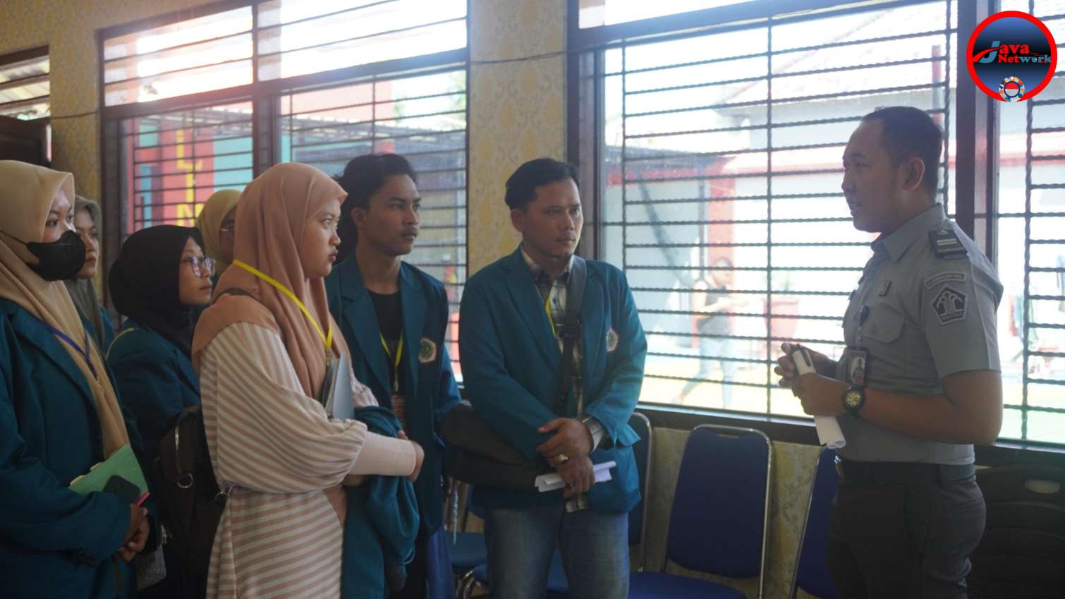 Salah Satu Staf Pelayanan Rutan Sumenep Hadari Saat Menerima Kunjungan Mahasiswa Psikologi Inkadha. Senin (02/09/2024)