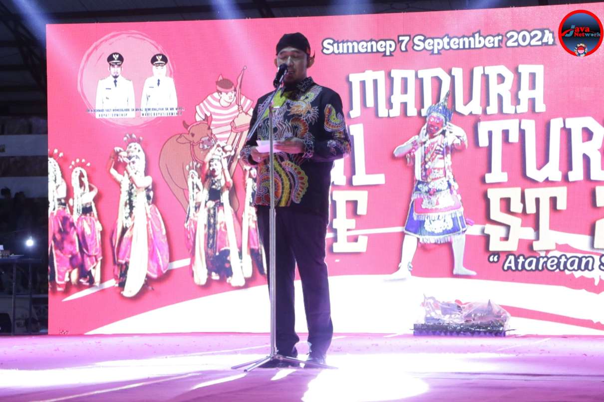 Bupati Sumenep, Dr. H. Achmad Fauzi Wongsojudo, SH, MH Saat Memberikan Sambutan Madura Culture Festival 2024 GOR A Yani, Sabtu (07/08/2024) malam
