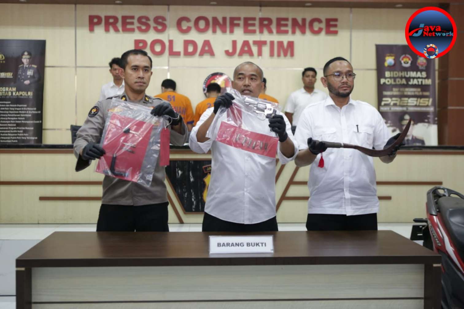 Subdit Jatanras Ditreskrimum Polda Jatim Berhasil Amankan Tiga Pelaku Curanmor Satu Diantaranya Bersenjata