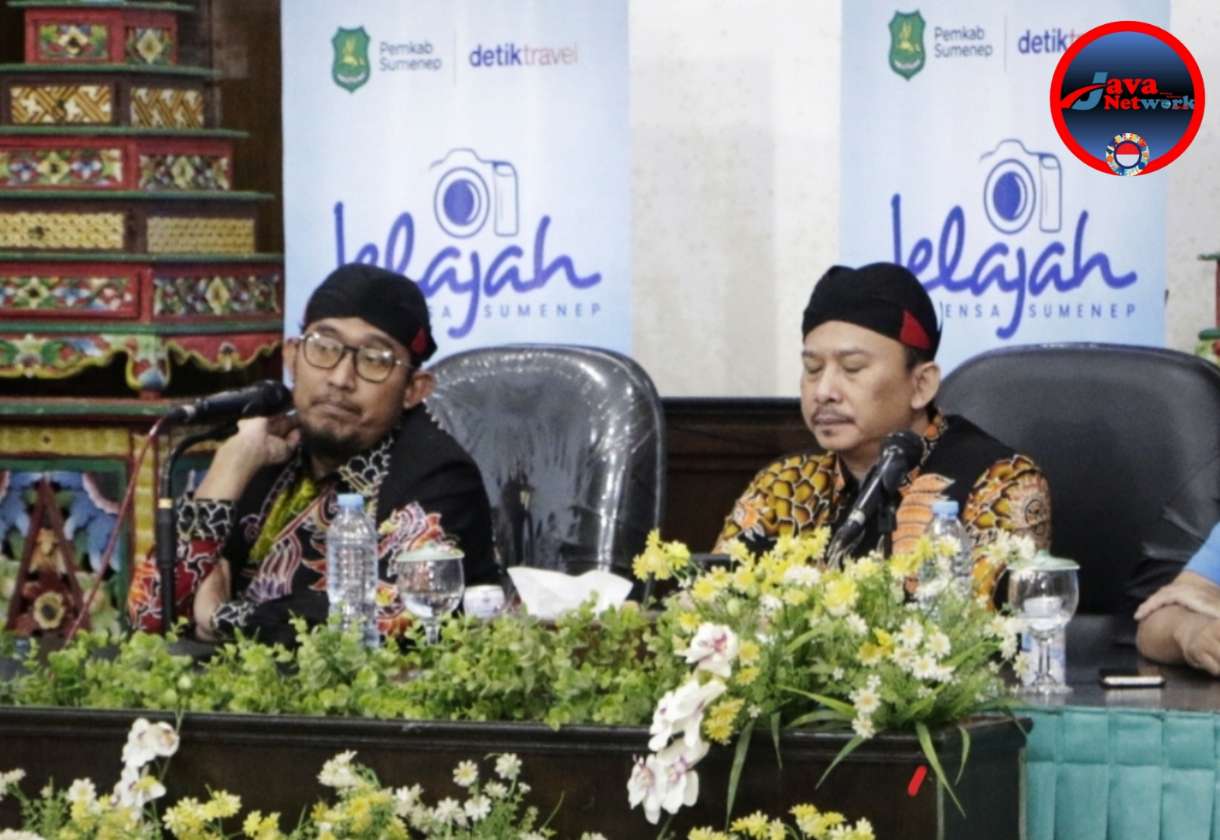 Bupati Sumenep Dr. H. Achmad Fauzi Wongsojudo, SH, MH Bersama Kepala Bappeda Dr. Arif Firmanto, STP MSi di Acara Jelajah Lensa Sumenep dengan Tagline Membingkai Cerita Lewat Lensa Bersama Media Detik Travel di Aula Kantor Bappeda Sumenep, Sabtu (14/09/2024)