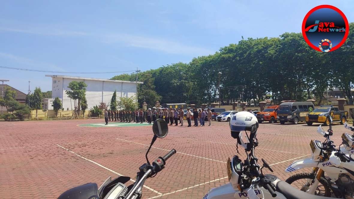 Suasana Apel Upacara Patroli Skala Besar di Halaman Polres Sumenep, Selasa (17/09/2024)