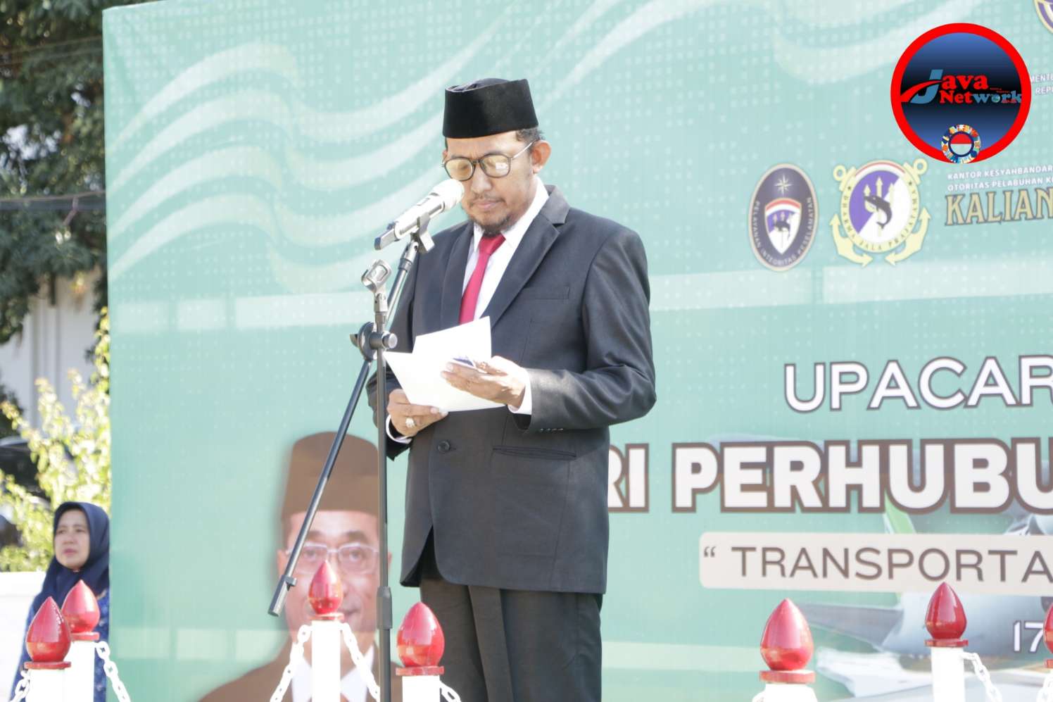 Bupati Sumenep Dr. H. Achmad Fauzi Wongsojudo, SH, MH Saat Memimpin Upacara Hari Hurbubnas 2024 di Lapangan Merdeka Kalianget, Selasa (17/09/2024)