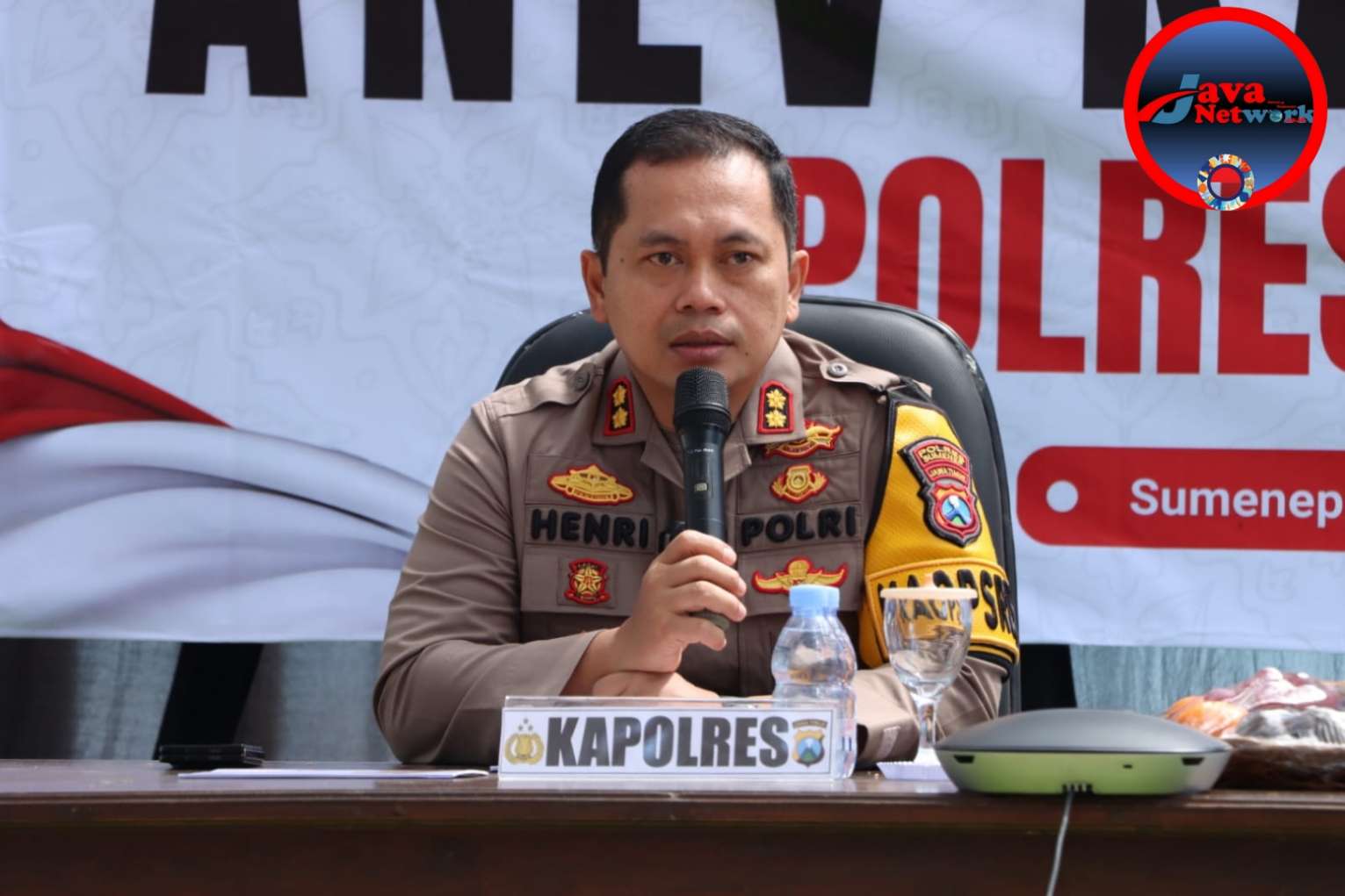 Kapolres Sumenep AKBP Henri Noveri Santoso, SH, SIK, MM Saat Memimpin Anev Kamtibmas Bulan Juli - Agustus 2024 di Pantai Lombang Kecamatan Batang-Batang, Rabu (18/09/2024)
