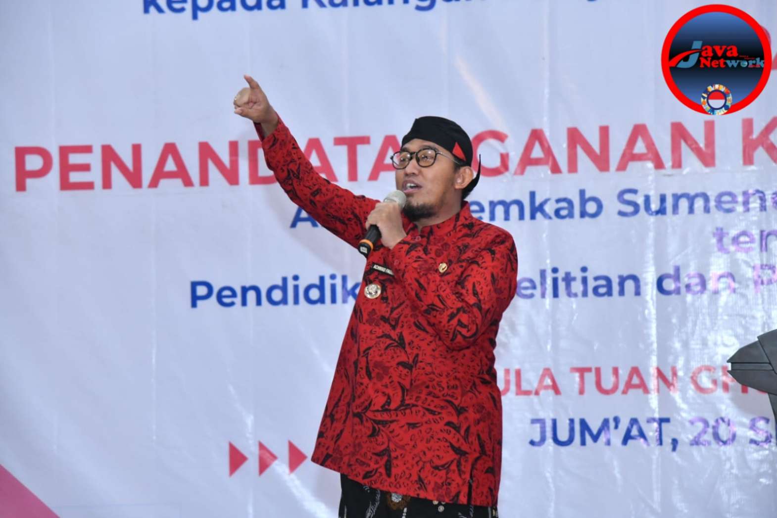 Bupati Sumenep, Dr. H. Achmad Fauzi Wongsojudo, SH, MH Saat Memberikan Sambutan di Acara Sosialisasi Pemberantasan Peredaran Narkoba di Kalangan Pelajar SMA dan Mahasiswa di Aula UNIBA Madura, Jum'at (20/09/2024).