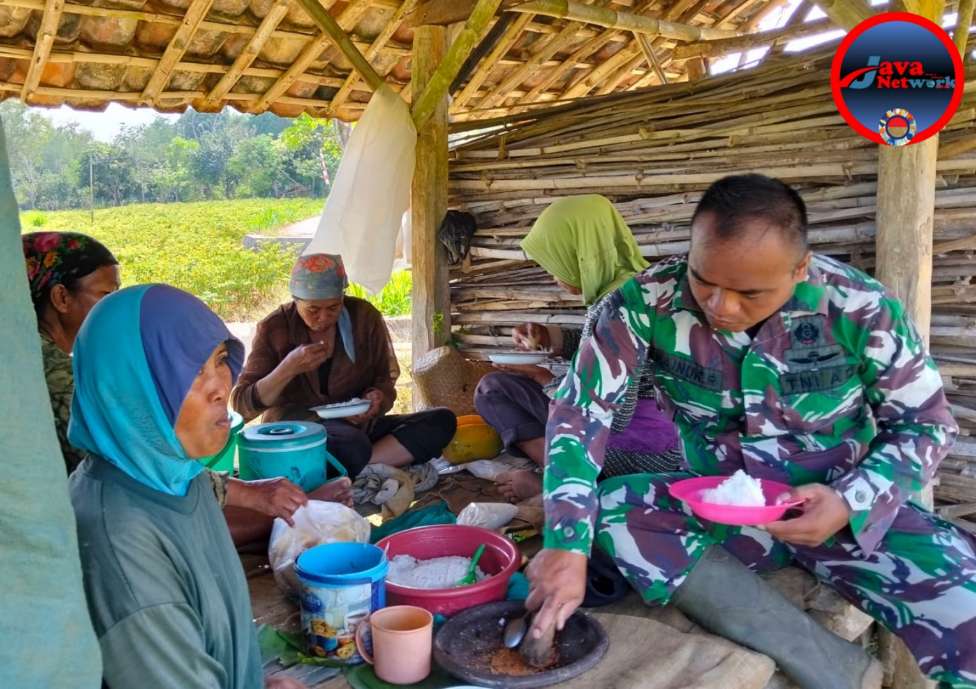 Jalin Hubungan Baik, Babinsa Rubaru Komsos Dengan Masyarakat